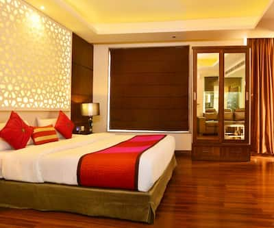 https://imgcld.yatra.com/ytimages/image/upload/t_hotel_yatra_city_desktop/v1521009453/Hotel/New Delhi/00011288/5906096_Premier_Single_and_Double_eweDvz.jpg